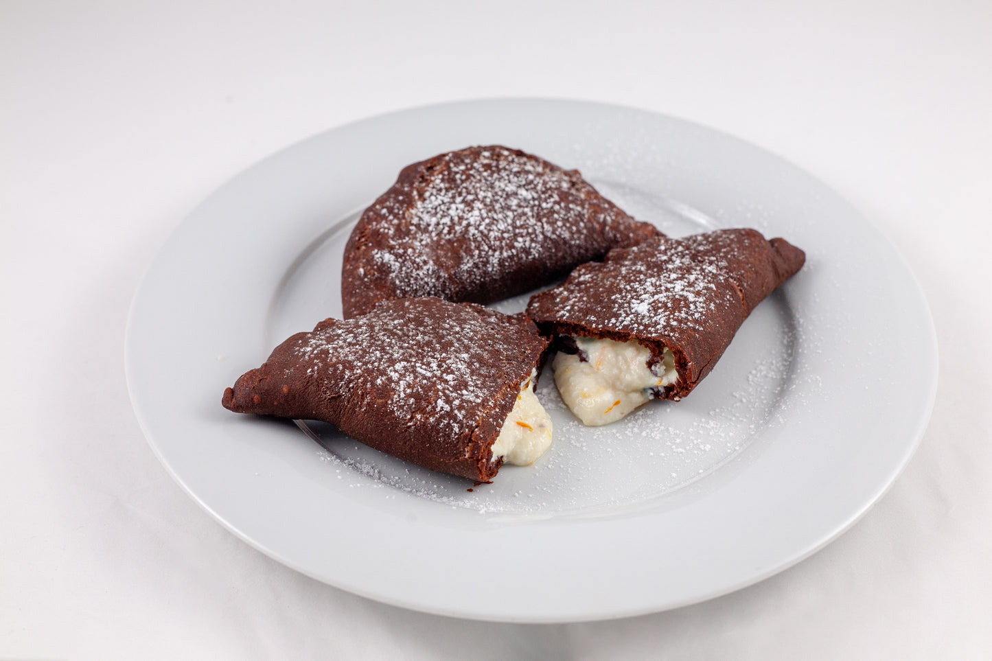 Panzerotto Dolce con Impasto al Cacao, Ricotta e Zest di Agrumi