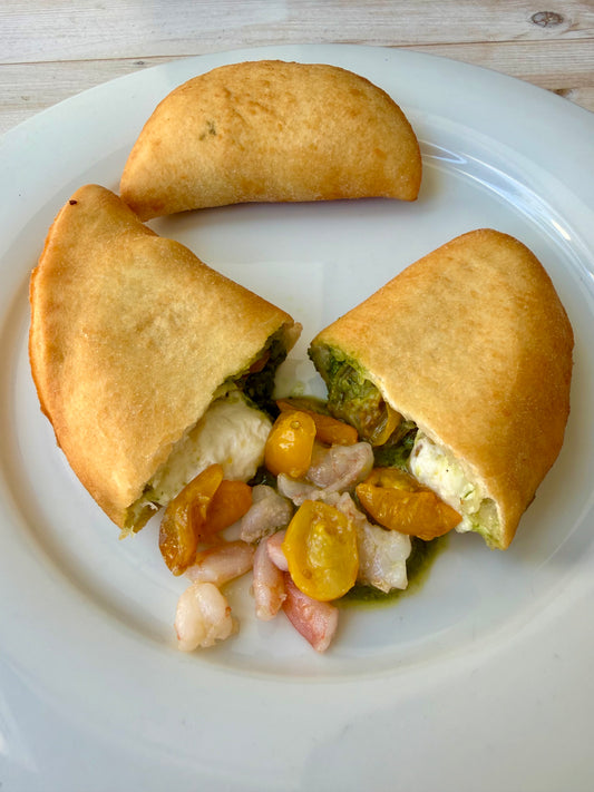 SPECIAL EDITION - Panzerotto Liguria con Pesto di Basilico, Datterino Giallo Confit, Stracciatella DOP e Mazzancolle Scottate