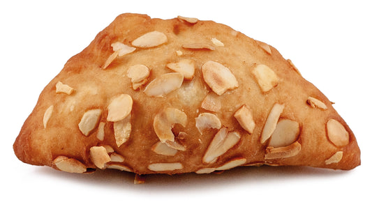 Panzerotto Al Croccante di Mandorle con Gamberi, Bisque e Burratina Affumicata