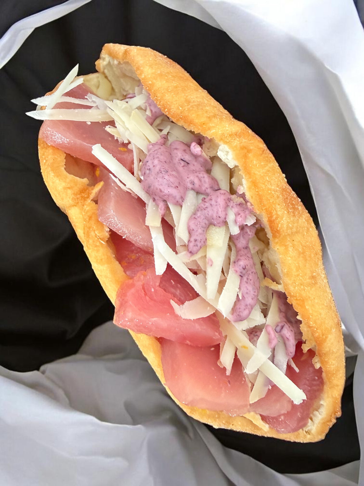 SPECIAL EDITION - Panzerotto Sardegna con Carpaccio di Tonno fresco marinato, Pecorino Sardo a Scaglie e Crema con Riduzione di Mirto