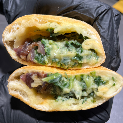 SPECIAL EDITION - Panzerotto PUGLIA con Crema di Fave, Cicorielle di campo, Cipolla Rossa di Acquaviva delle Fonti e Olio Extravergine d'oliva