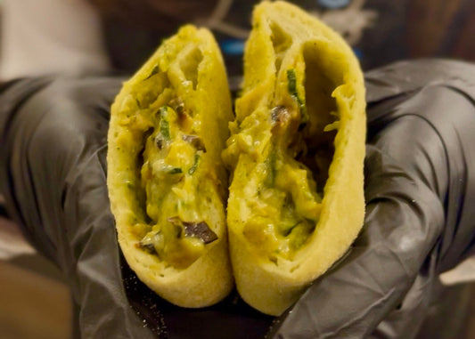 SPECIAL EDITION - Panzerotto Campania con Impasto ai Friarielli, Crema di Zucchine alla Nerano, Fonduta di Provolone del Monaco e Basilico