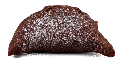 Panzerotto Mela con Impasto al Cacao, Crema Pasticcera, Mele Caramellate e Cannella