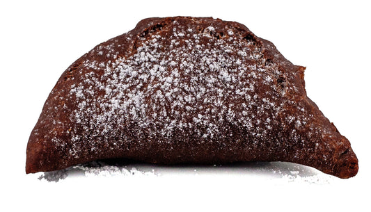 Panzerotto Mela con Impasto al Cacao, Crema Pasticcera, Mele Caramellate e Cannella